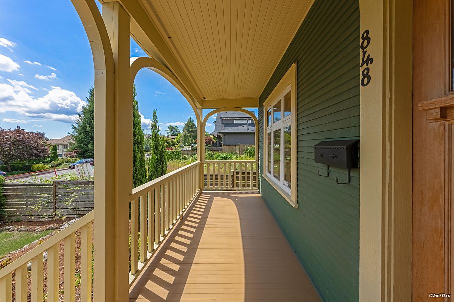 848 E 6th Street North Vancouver, BC - 6