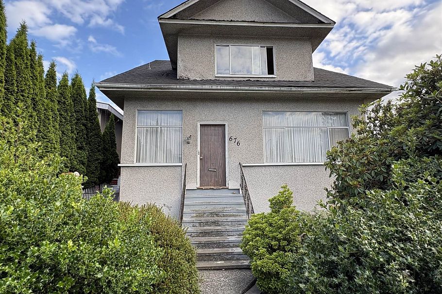 676 E King Edward Avenue Vancouver, BC - 5