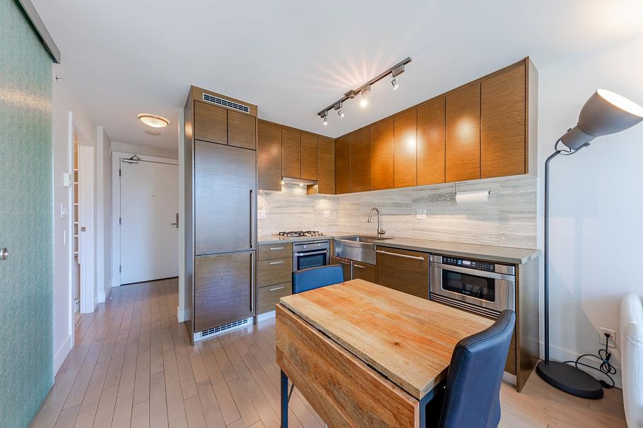 1106 535 Smithe Street Vancouver, BC - 1