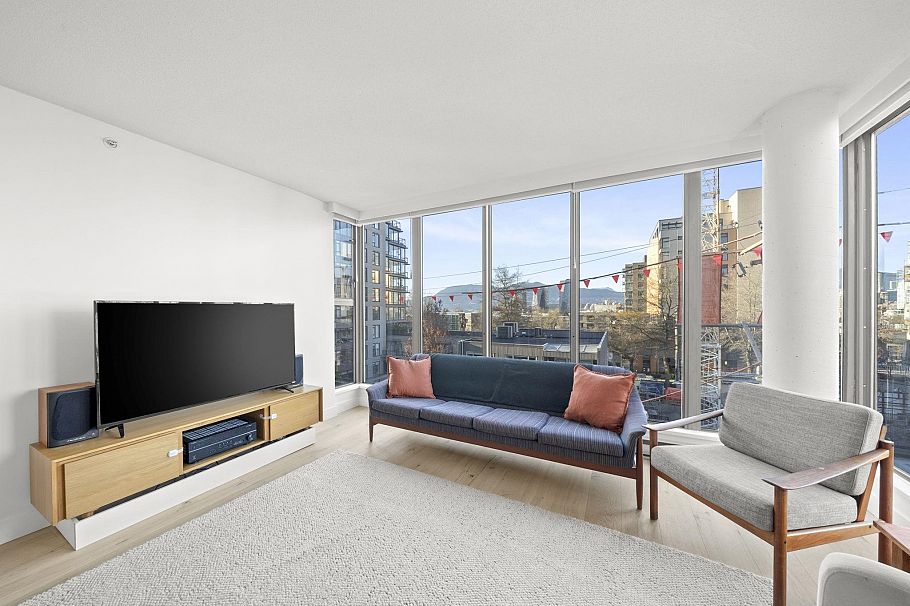 303 1633 W 8th Avenue Vancouver, BC - 4