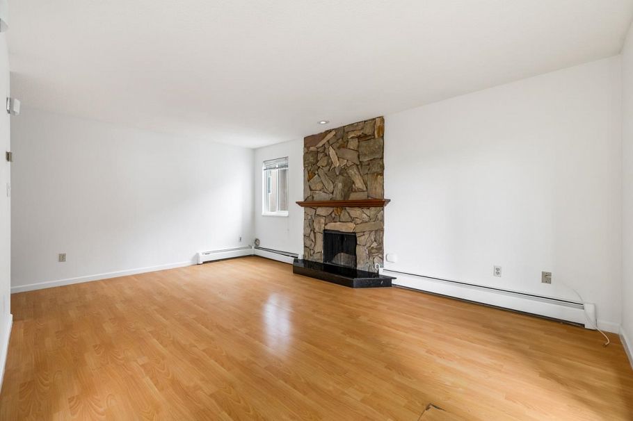 210 1420 8th Avenue Vancouver, BC - 3