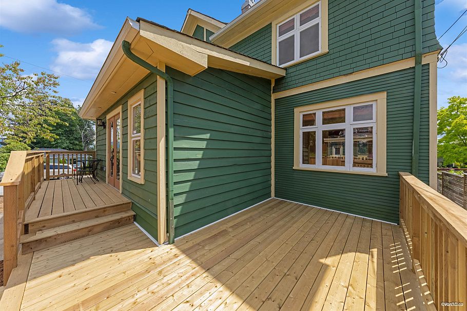 848 E 6th Street North Vancouver, BC - 11