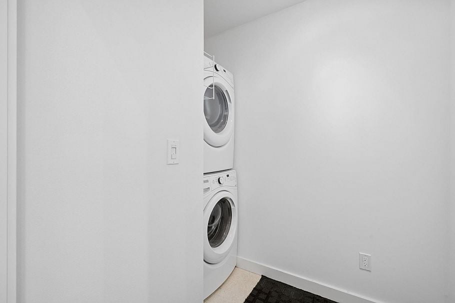 204 1621 Hamilton Avenue North Vancouver, BC - 12