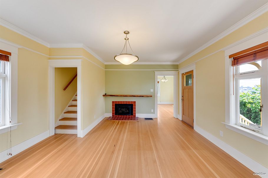 848 E 6th Street North Vancouver, BC - 28