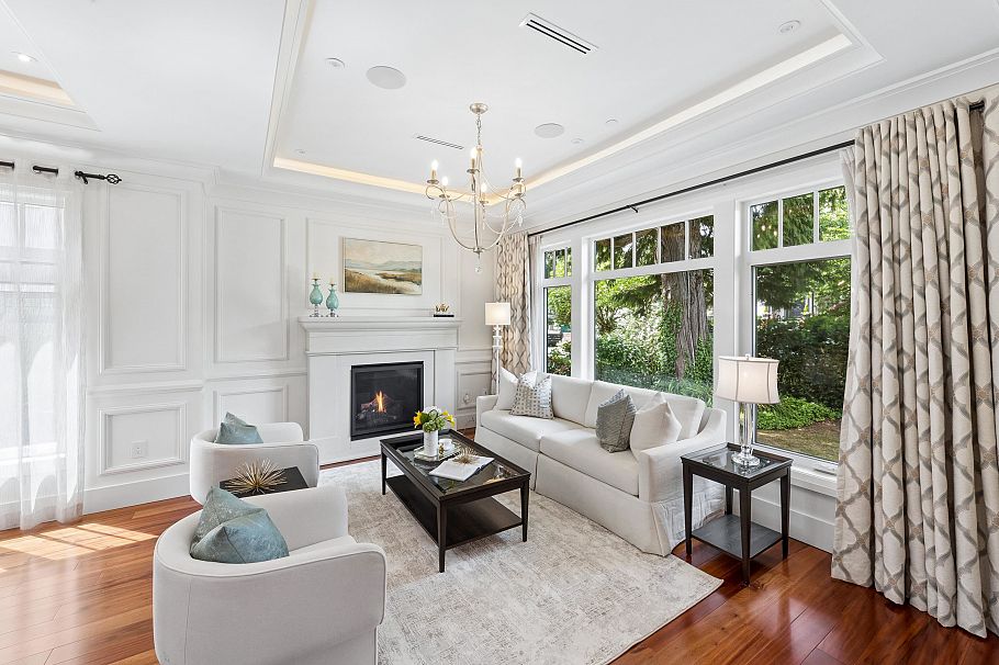 3058 W 44th Avenue Vancouver, BC - 1