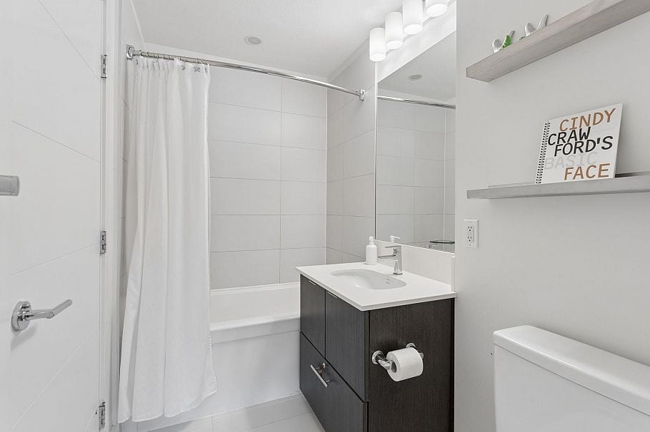 312 733 W 3rd Street North Vancouver, BC - 14