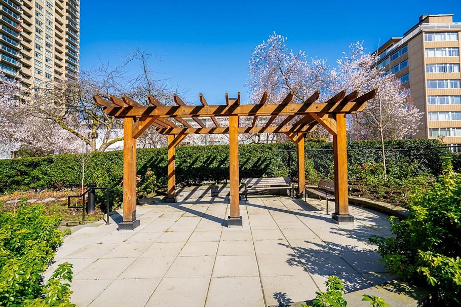 204 1740 Comox Street Vancouver, BC - 33
