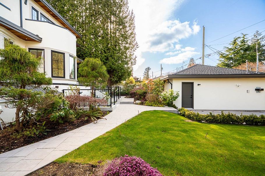 1203 W 38th Avenue Vancouver, BC - 36