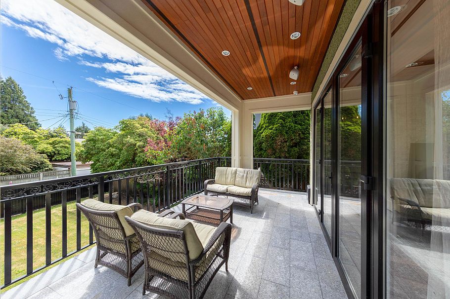 3058 W 44th Avenue Vancouver, BC - 32