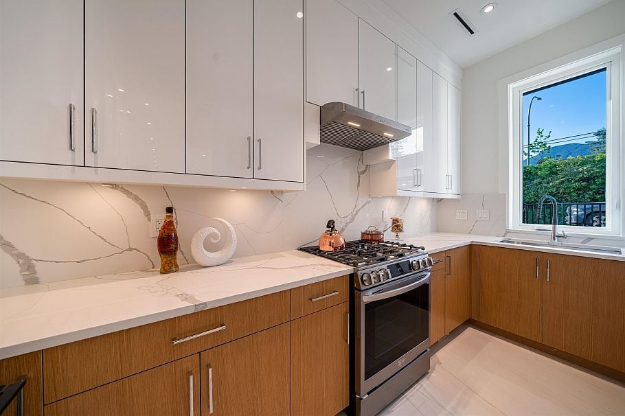 214 W 24th Street North Vancouver, BC - 17