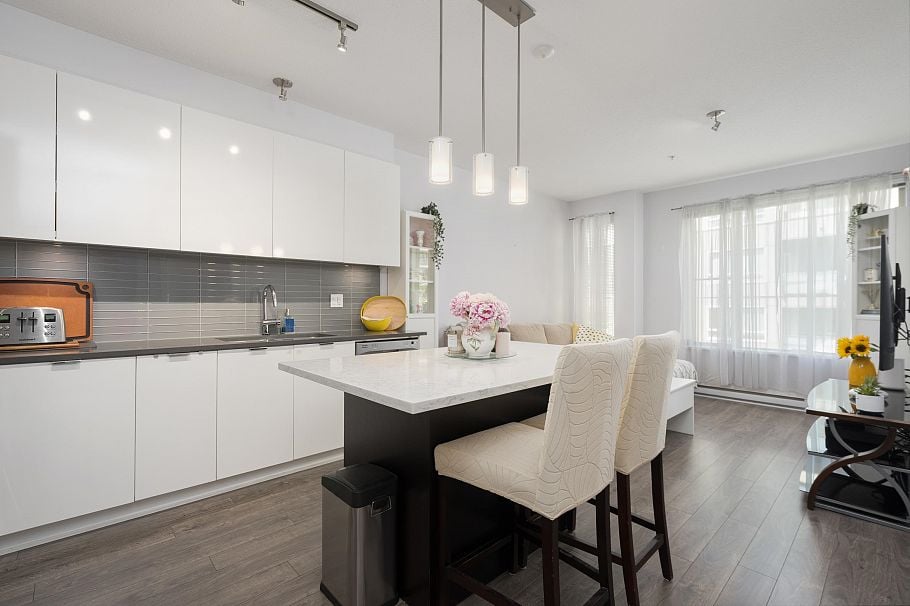 417 2665 Mountain Highway North Vancouver, BC - 4