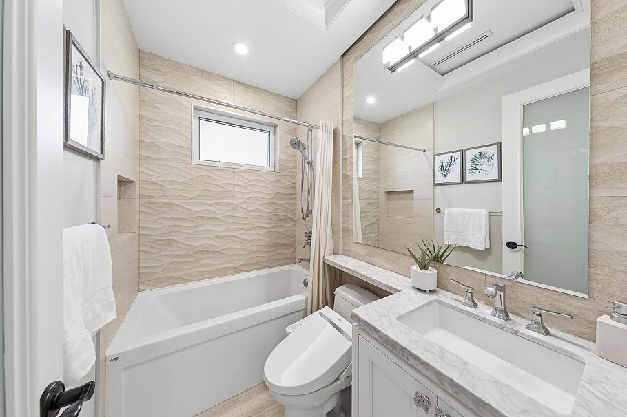 3058 W 44th Avenue Vancouver, BC - 23