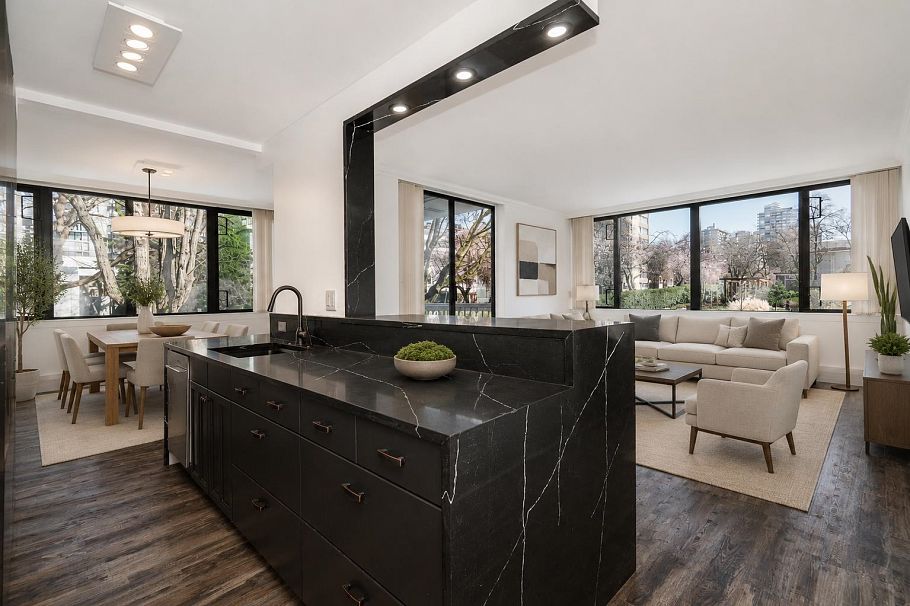 204 1740 Comox Street Vancouver, BC - 4