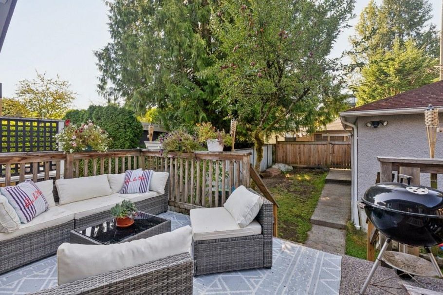 4188 W 13th Avenue Vancouver, BC - 20