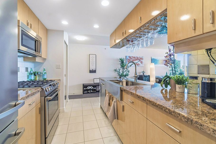 3608 1033 Marinaside Crescent Vancouver, BC - 14
