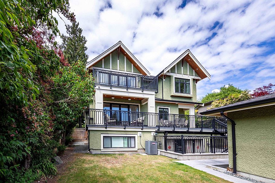 3058 W 44th Avenue Vancouver, BC - 35