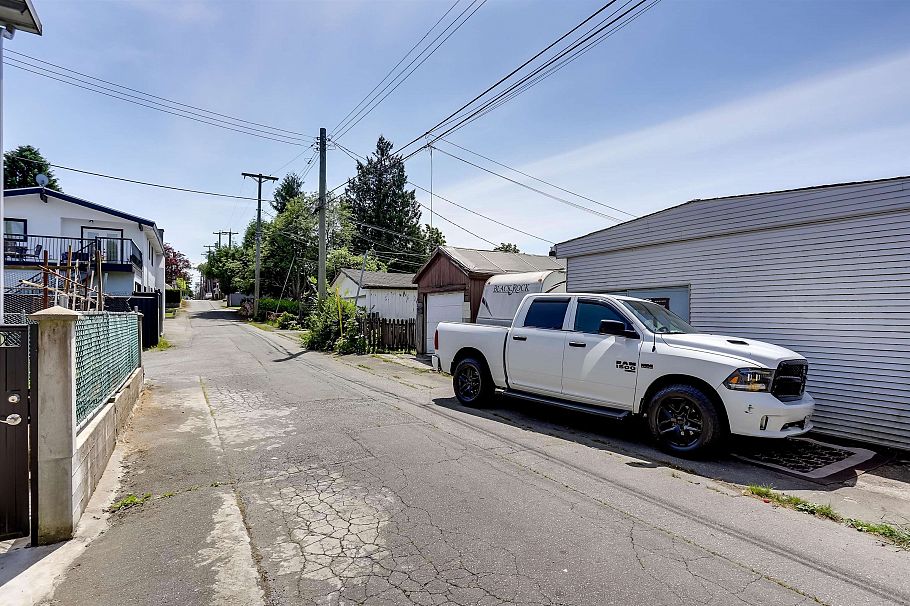 936 Nanaimo Street Vancouver, BC - 11