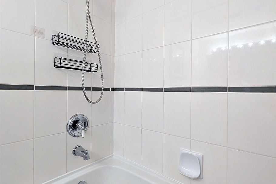 422 3629 Deercrest Drive North Vancouver, BC - 15