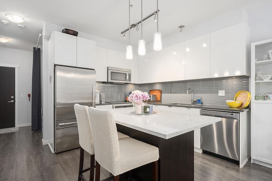 417 2665 Mountain Highway North Vancouver, BC - 1