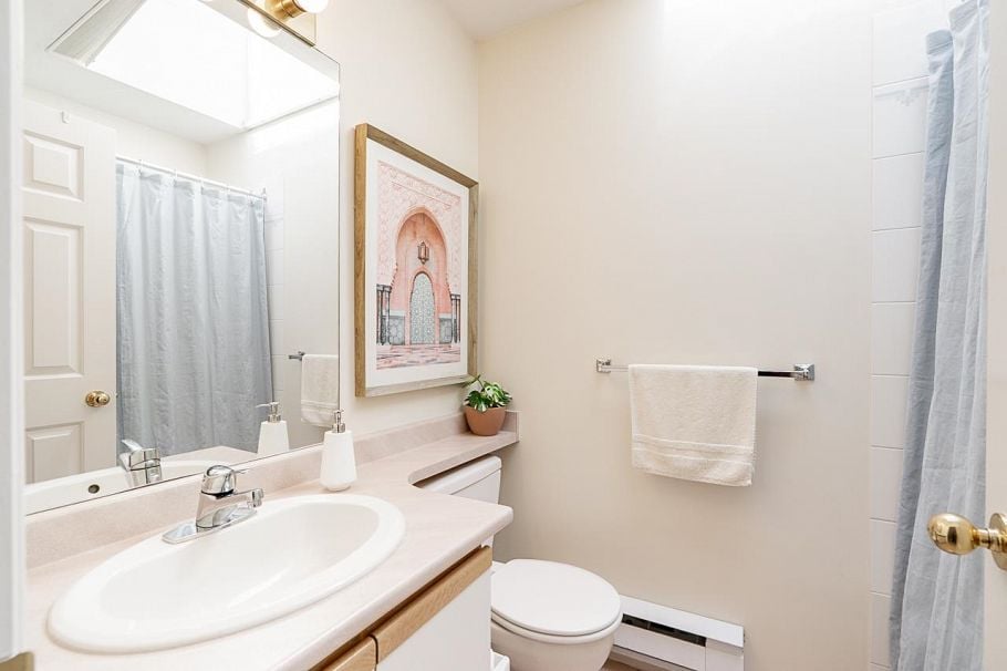 238 W 4th Street North Vancouver, BC - 25