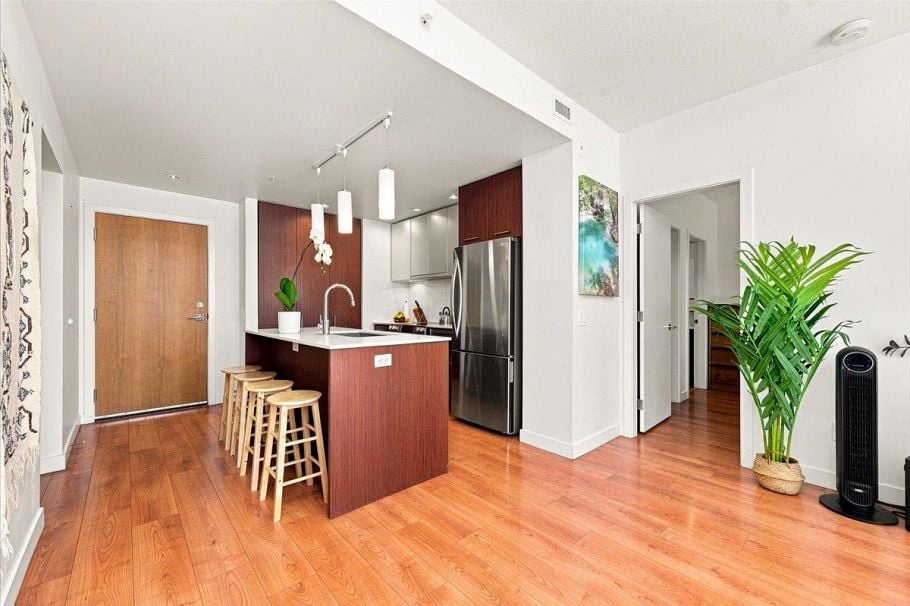 3 221 E 3 Street North Vancouver, BC - 11