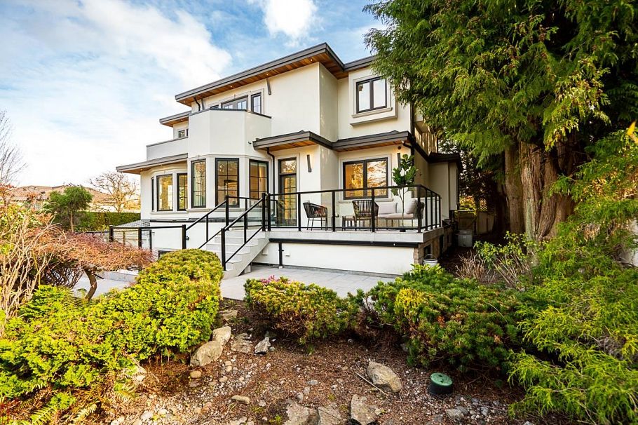 1203 W 38th Avenue Vancouver, BC - 39