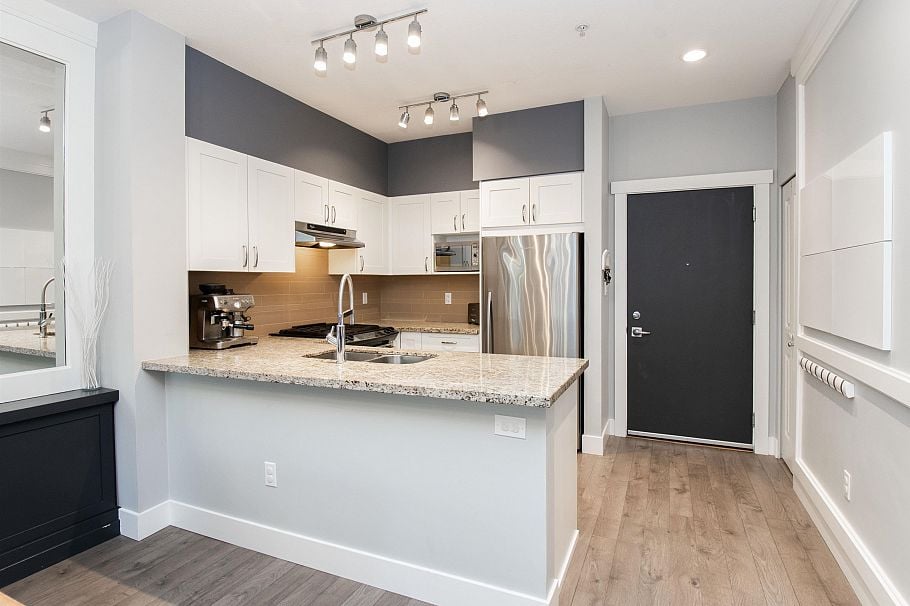104 1111 E 27th Street North Vancouver, BC - 17