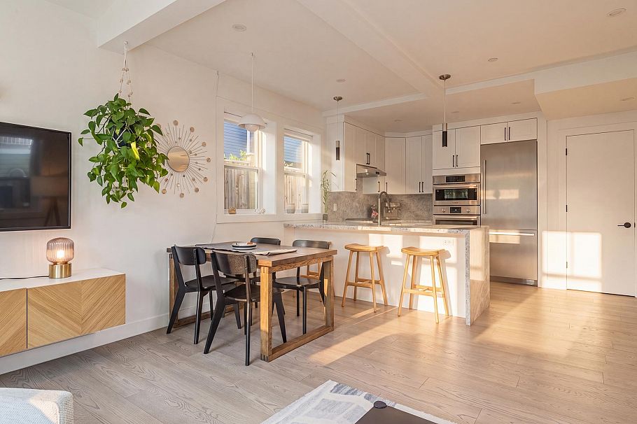 1372 E 10th Avenue Vancouver, BC - 12