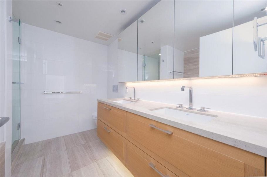 1581 W 57th Avenue Vancouver, BC - 20