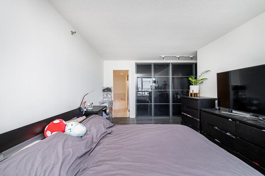1403 3061 E Kent Avenue North Vancouver, BC - 17