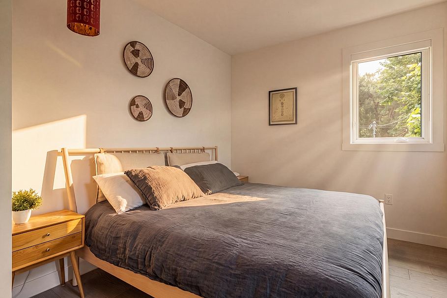 1372 E 10th Avenue Vancouver, BC - 21