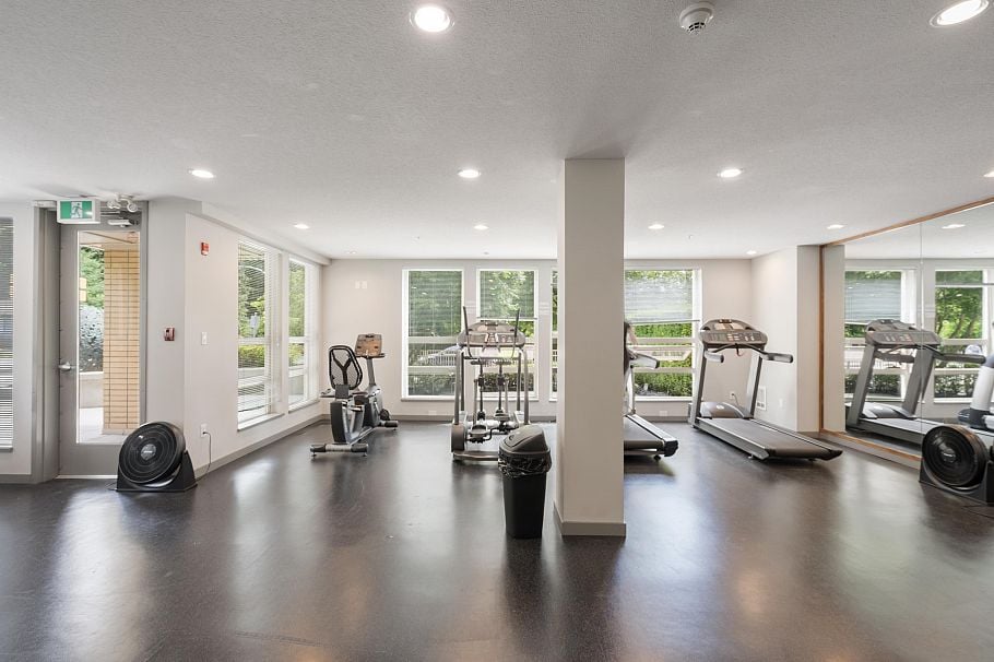 417 2665 Mountain Highway North Vancouver, BC - 18