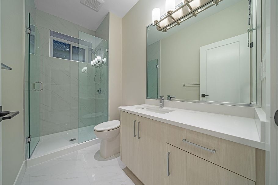 214 W 24th Street North Vancouver, BC - 35