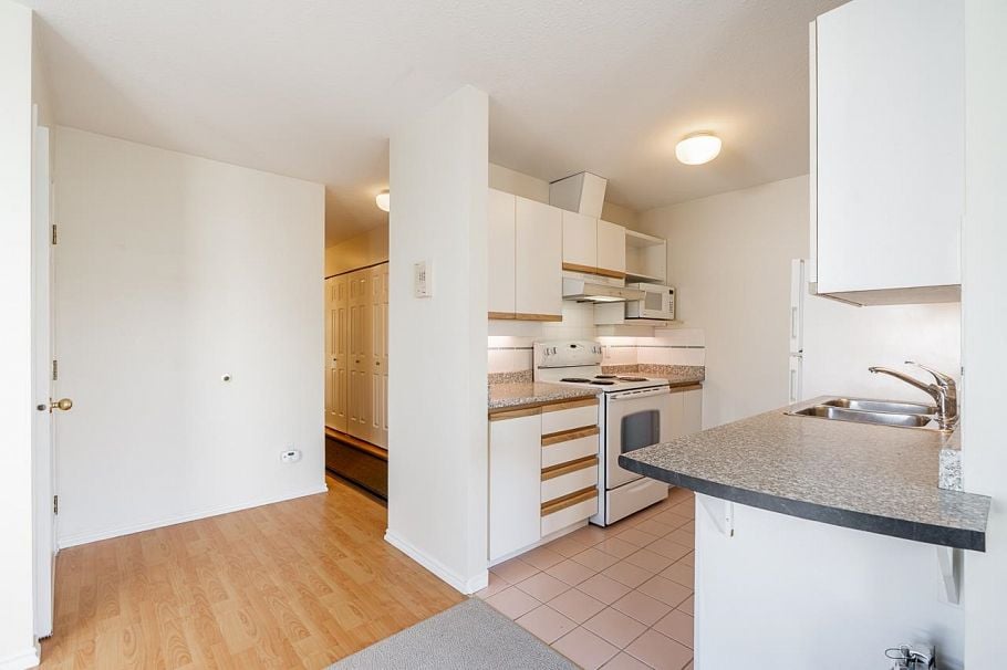238 W 4th Street North Vancouver, BC - 9