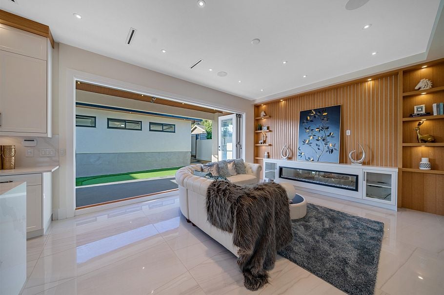 214 W 24th Street North Vancouver, BC - 18