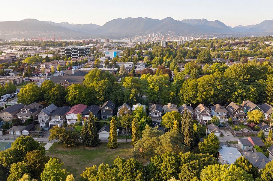 1372 E 10th Avenue Vancouver, BC - 38