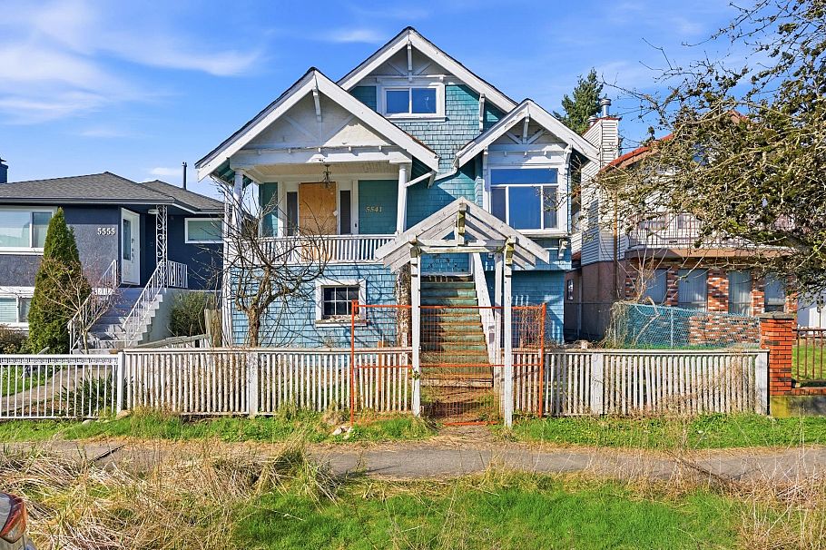 5541 Lanark Street Vancouver, BC - 1