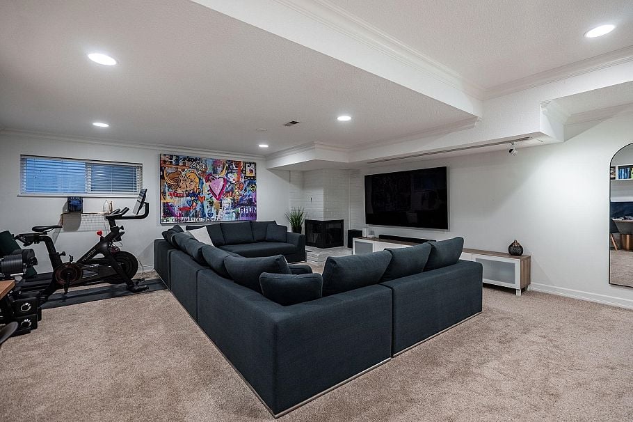 137 3300 Capilano Road North Vancouver, BC - 33