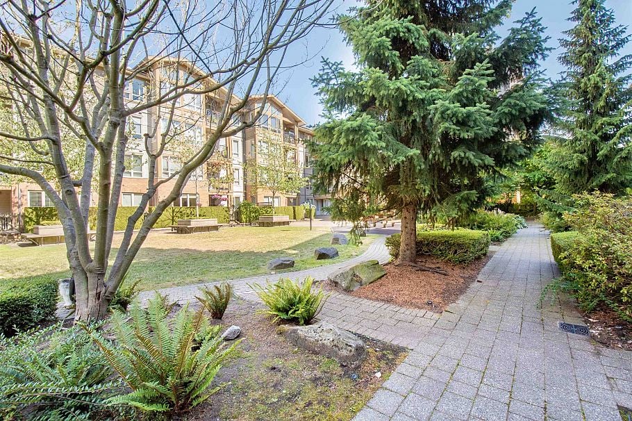 104 1111 E 27th Street North Vancouver, BC - 32