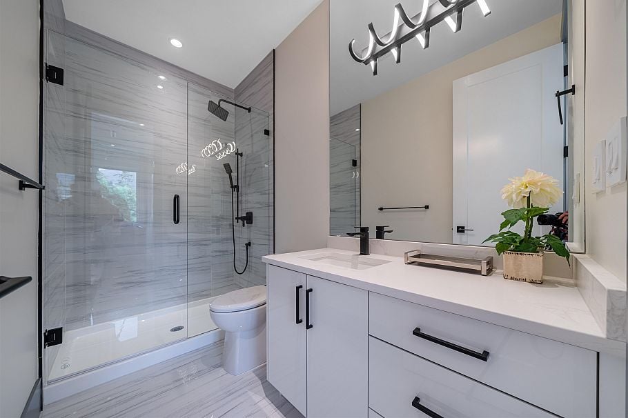 214 W 24th Street North Vancouver, BC - 26