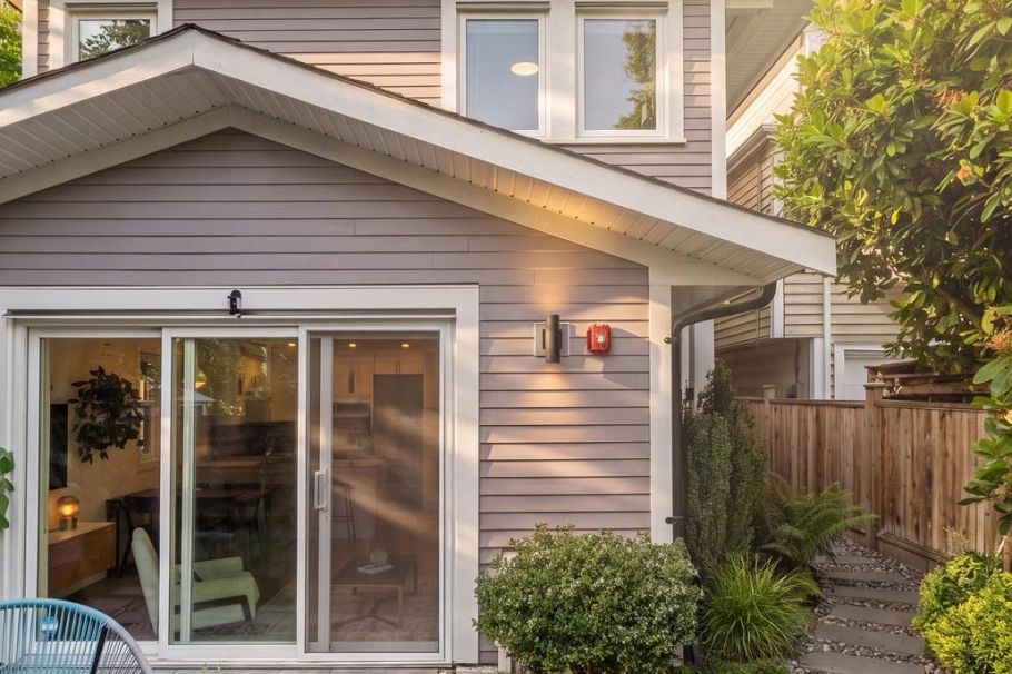 1372 E 10th Avenue Vancouver, BC - 18