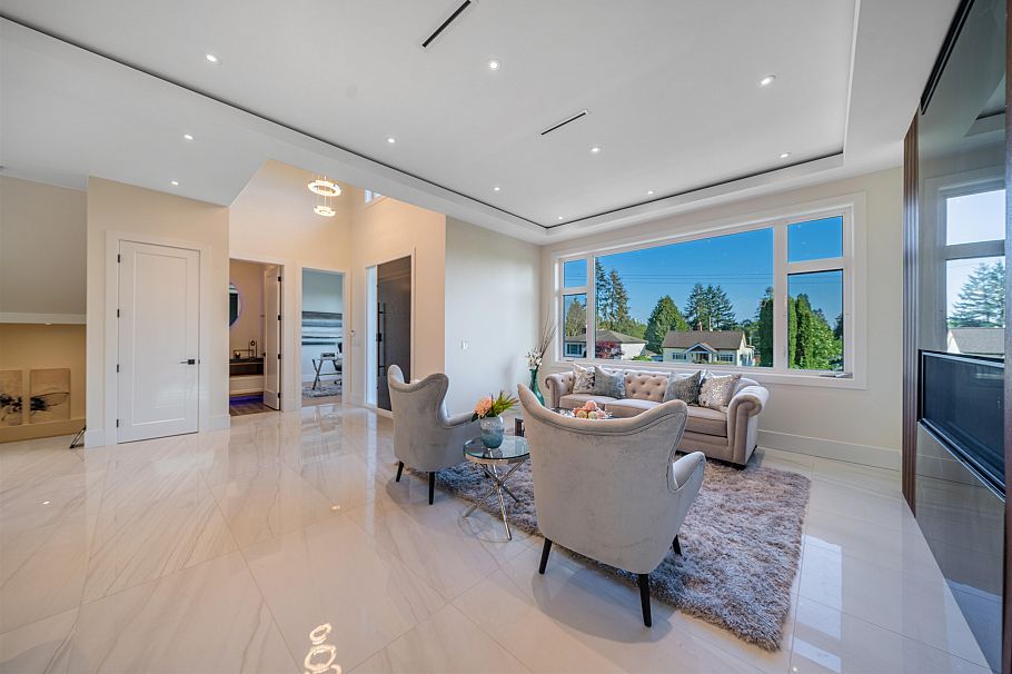 214 W 24th Street North Vancouver, BC - 9