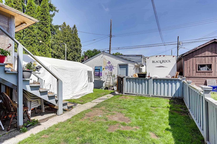 936 Nanaimo Street Vancouver, BC - 8
