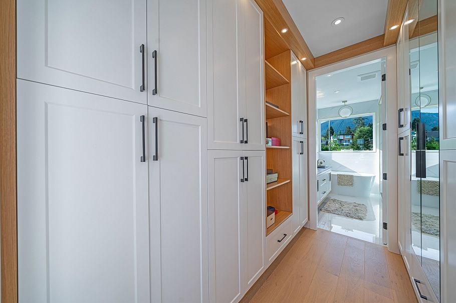 214 W 24th Street North Vancouver, BC - 23