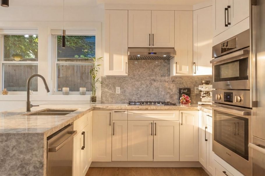 1372 E 10th Avenue Vancouver, BC - 6