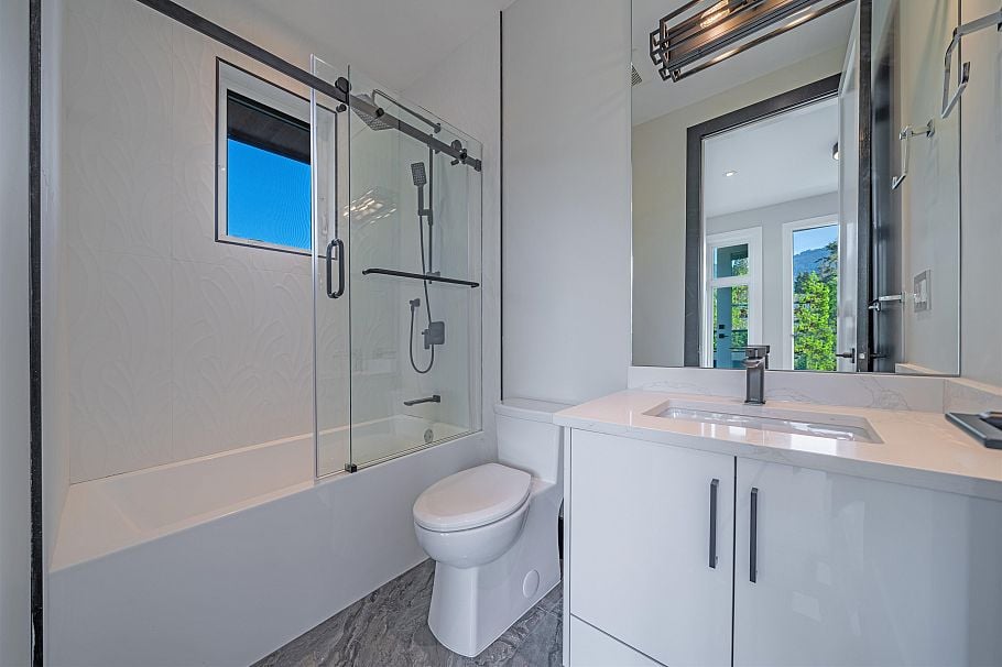 214 W 24th Street North Vancouver, BC - 28