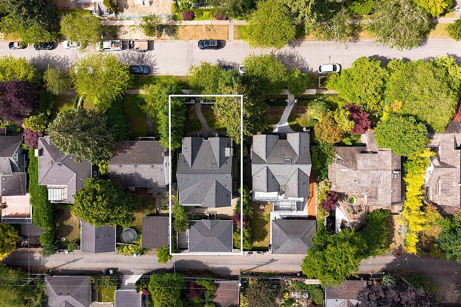 3058 W 44th Avenue Vancouver, BC - 4