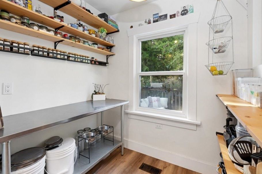 4188 W 13th Avenue Vancouver, BC - 9