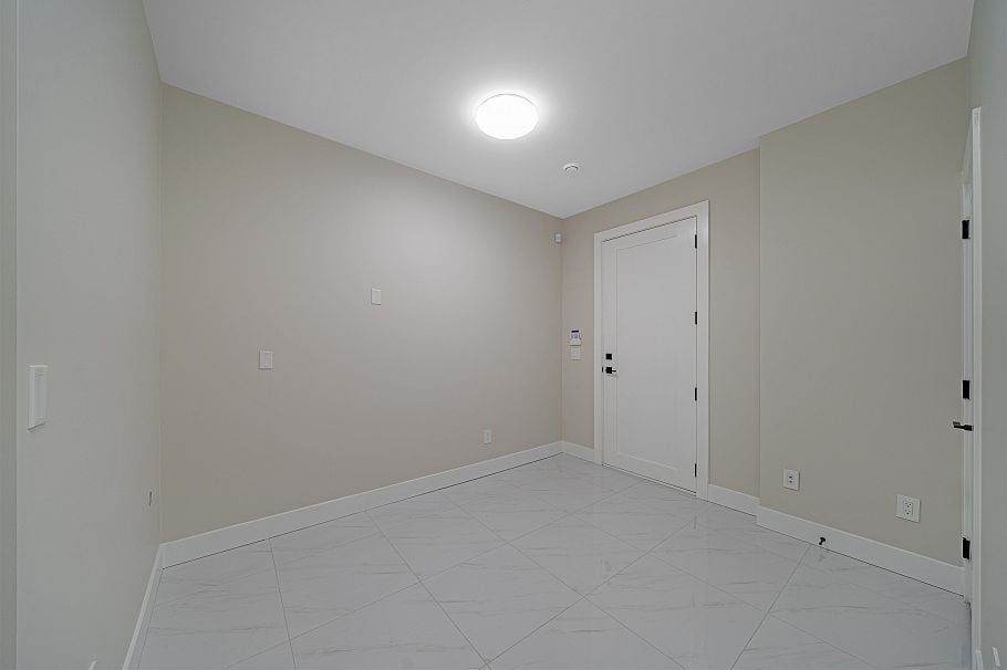 214 W 24th Street North Vancouver, BC - 36