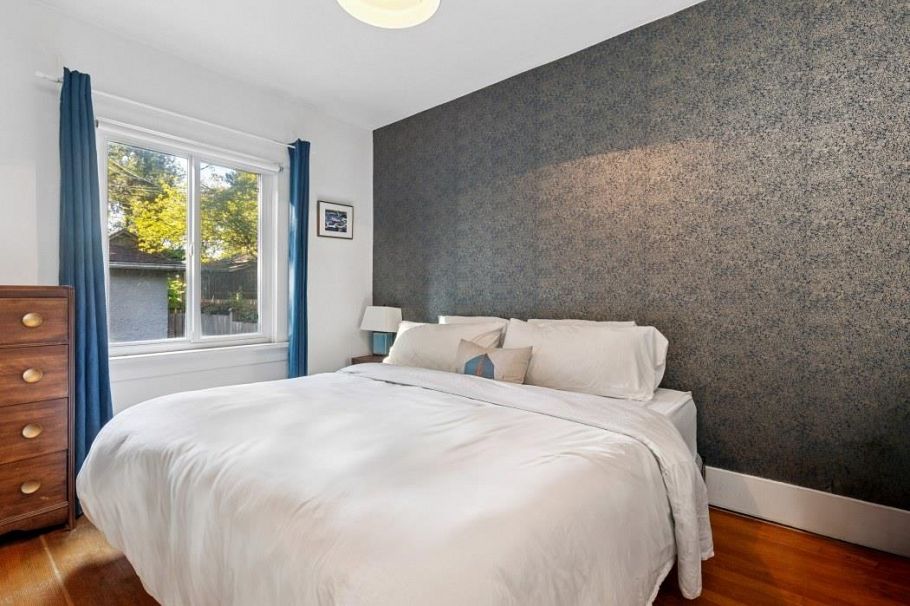 4188 W 13th Avenue Vancouver, BC - 10